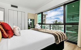 Glamorous Getaway - Heart Of The Viaduct 'Quays'
